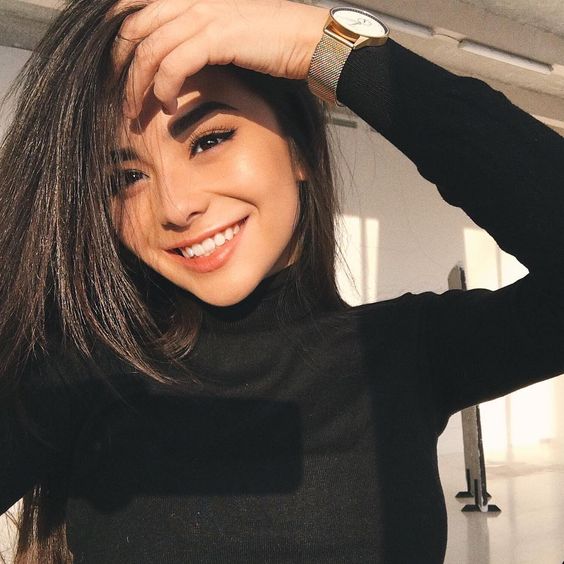 Buang Jauh-jauh Gaya Foto yang Biasa. Contek 9 Tips Selfie Ini, Membuat Fotomu Naik Kelas!