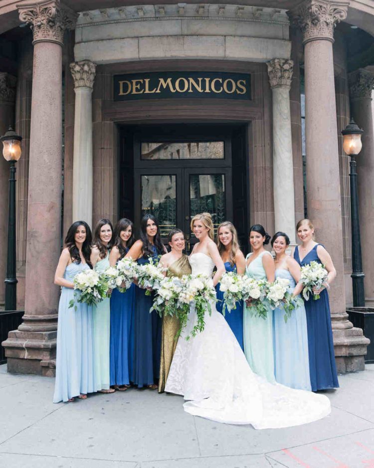 14 Inspirasi Gaun Bridesmaid Aneka Warna. Kata Siapa Seragam Harus Serba Sama?