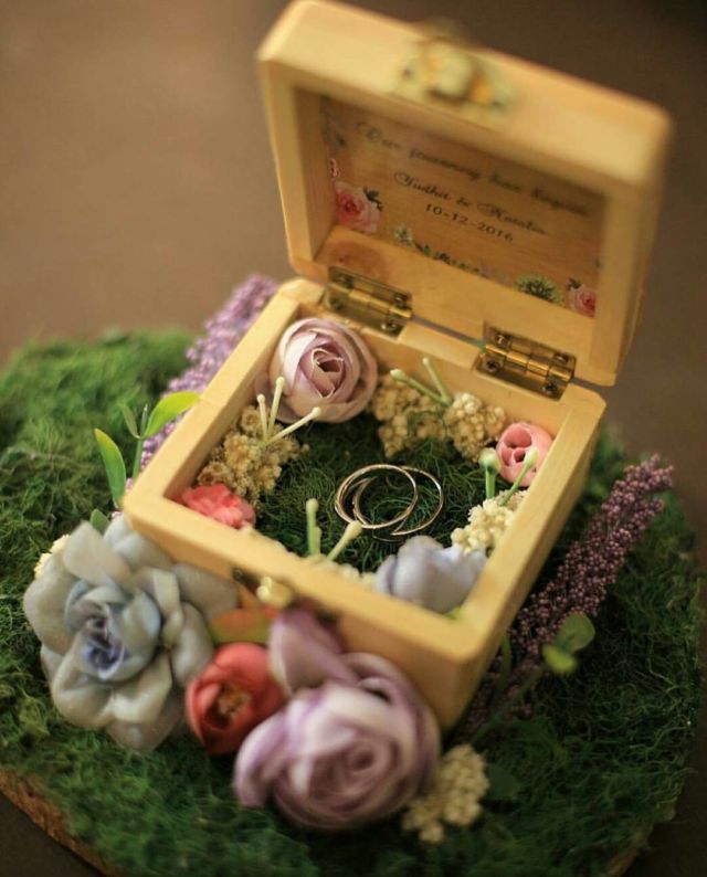 11 Inspirasi Kotak Cincin Kawin Unik. Karena Nggak Jadi Spesial Kalau Cuma Pakai yang Biasanya