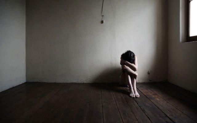 Pura-pura Mati Itu Banyak Risikonya, Apalagi Cuma Demi Membuktikan Cinta Si Pacar… Pakai Darah Pula