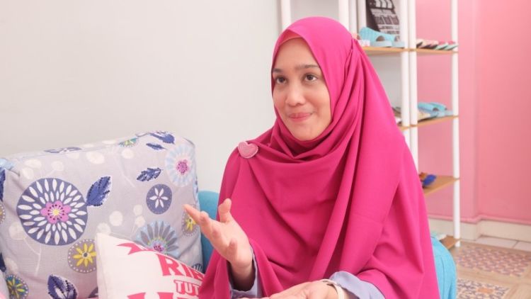 Ayu Momalula – Ibu Rumah Tangga yang Berpenghasilan