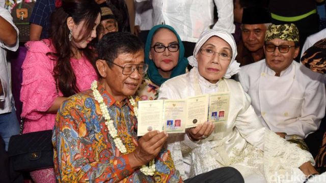 Meski Sudah Lanjut Usia, 11 Potret Pernikahan Nani Wijaya Ini Tujuannya Utamanya Adalah Ibadah