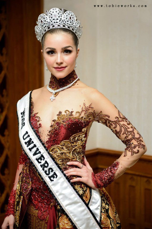 Keanggunan 8 Miss Universe Mengenakan Kebaya dari Tahun Ke Tahun. Inikah Bidadari Dunia?