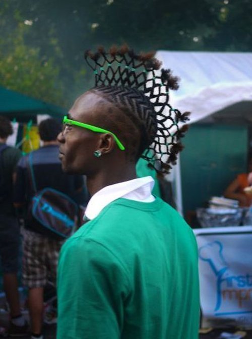 Ingin Tampil Beda, 10 Gaya Rambut Cowok Ini Malah Bikin Ngakak. Nomor Terakhir Paling Epic Sih!