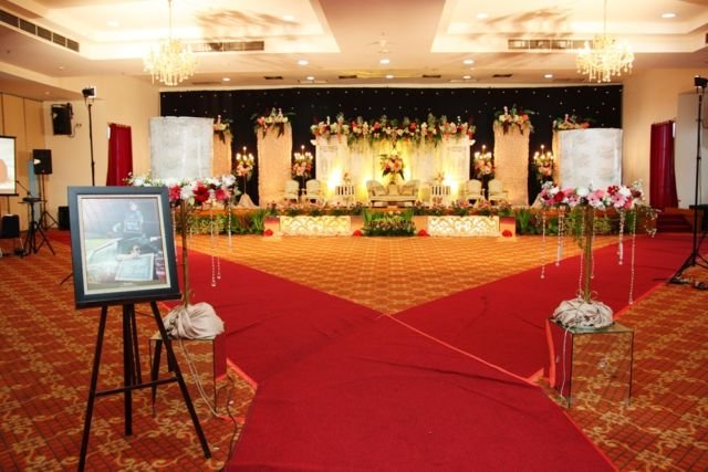 Menikah di gedung adalah impian semua calon pengantin