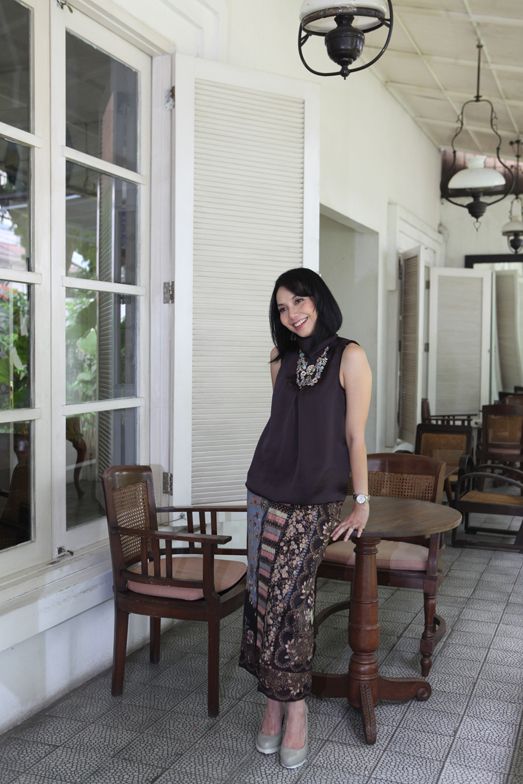 14 Padu Padan Atasan Polos dan Kain untuk Kondangan. Kata Siapa Harus Selalu Kebaya-an?
