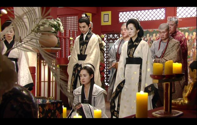 14 Potret Perkembangan Hanbok dari Dulu Hingga Kini, Pakaian Tradisional Korea yang Unik Nan Cantik