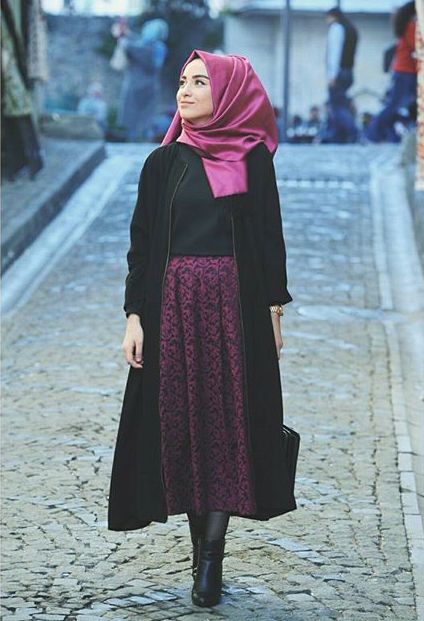 Tampil Kekinian dengan Midi Skirt Untukmu yang Berhijab. Yuk, Intip 11 Padu Padannya Berikut Ini