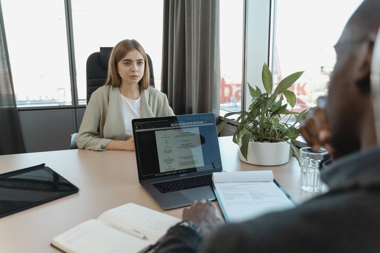 8 Pertanyaan Jebakan Saat Interview Kerja. Yuk, Pelajari Cara Jawabnya 22 8 Pertanyaan Jebakan Saat Interview Kerja. Yuk, Pelajari Cara Jawabnya