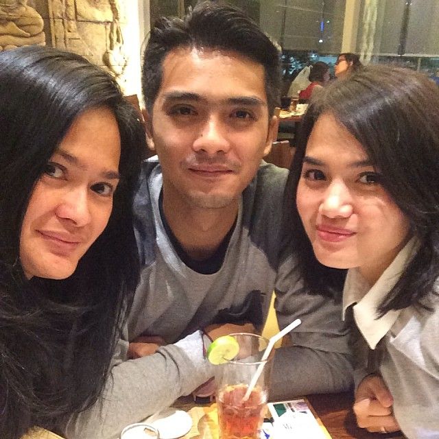 Foto Mesra Ibu-Anak Ini Sering Dikira Pasangan Muda-mudi. Orang Pacaran Mah Kalah Romantis!