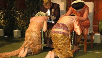 Mengapa Menikah Tanpa Restu Orang Tua Membuat Rezeki Mandek?