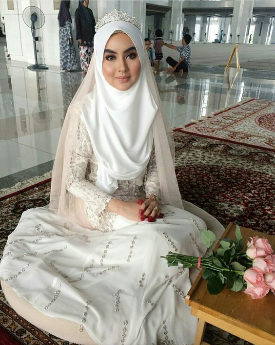 14 Inspirasi Gaun Pengantin Syar i Berwarna Putih  Tampil 