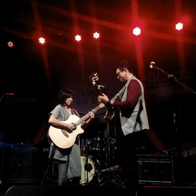 Ini Dia 7 Lagu Populer yang Liriknya Ngena di Hati Banget. Siap-siap Baper Ya!