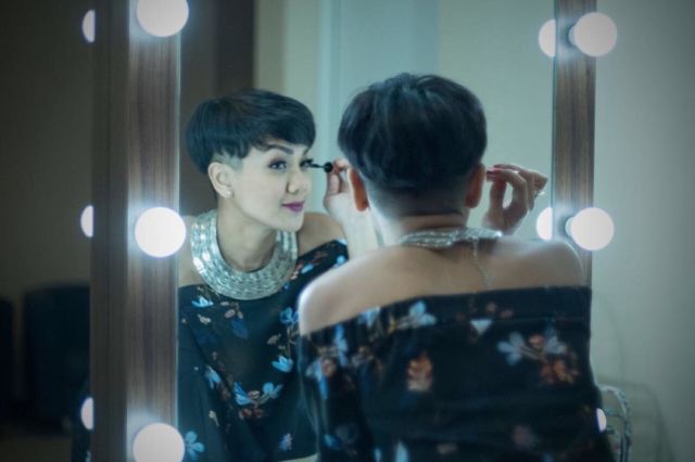 Kalau Lihat 8 Artis Ini, Kamu Jadi Galau Mau Potong Rambut atau Nggak