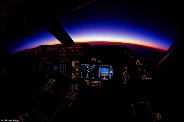 Begini Pemandangan Langit yang Dilihat Oleh Para Pilot. Bikin Merinding dan Sangat Menakjubkan!