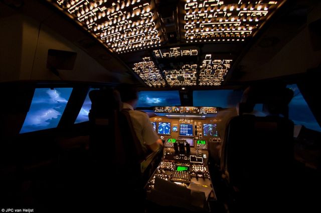 Begini Pemandangan Langit yang Dilihat Oleh Para Pilot. Bikin Merinding dan Sangat Menakjubkan!