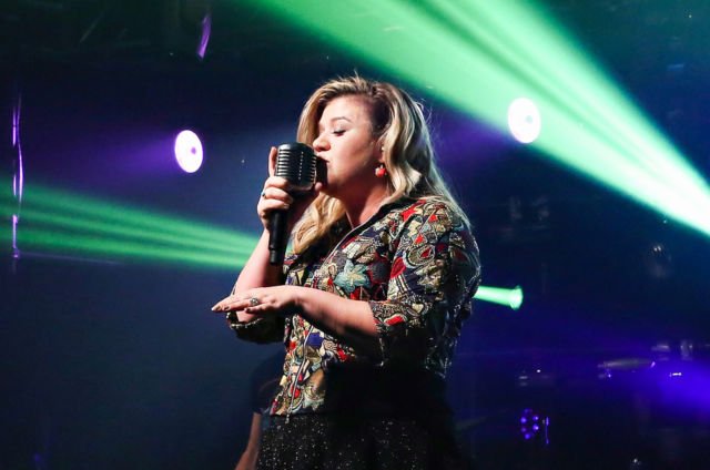 Ini Dia 7 Lagu Populer yang Liriknya Ngena di Hati Banget. Siap-siap Baper Ya!