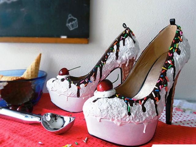 11 Desain Sepatu Ini Asli Unik, Siapapun yang Memakainya Bakal Terlihat Nyentrik