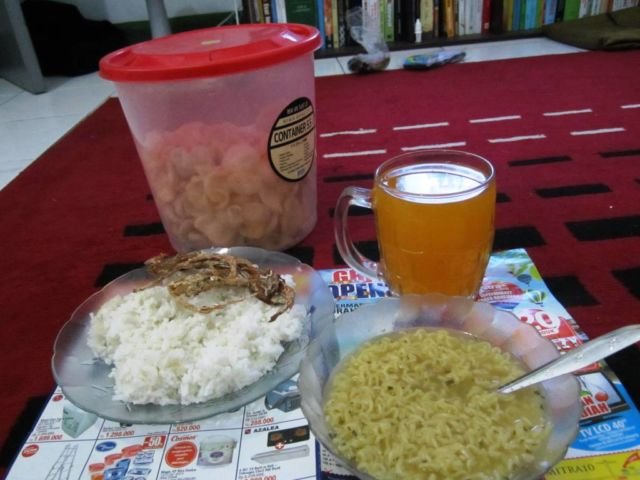 Ayah, Ibu. Nanti Aku Pasti Pulang Meski Entah Kapan. Doakan Kami Kuat Bertahan di Perantauan