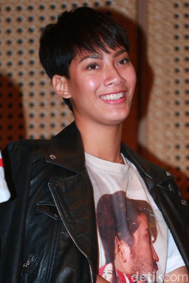 Kalau Lihat 8 Artis Ini, Kamu Jadi Galau Mau Potong Rambut atau Nggak