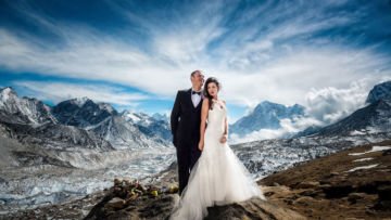Luar Biasa, Pasangan Ini Menikah di Gunung Everest. Kalau Sudah Cinta, Menaklukkan Gunung pun Bisa!