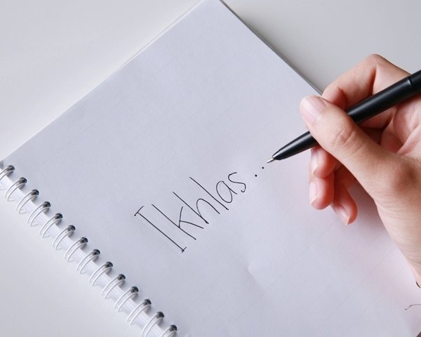 Ini yang Harus Kamu Lakukan Jika Kekasihmu 'Di tikung' Temanmu 5 ilmu-ikhlas