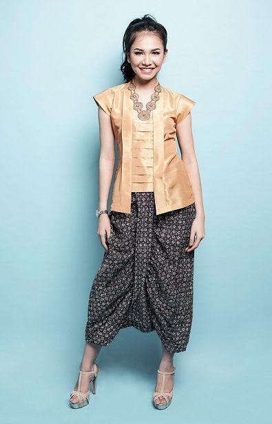 13 Inspirasi Kebaya Lengan Pendek untuk Segala Acara. Santai Tapi Tetap Terlihat Punya Pesona