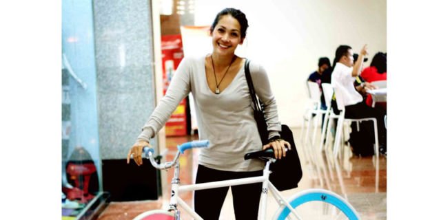 Mieke hobi bersepeda Fixie