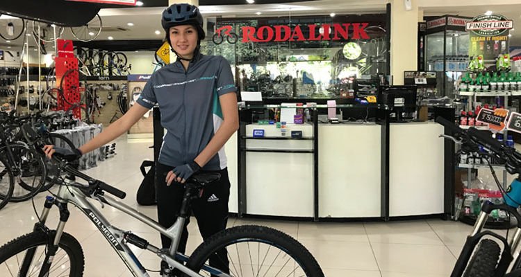 Artis Cantik yang Memilih Hobi Bersepeda