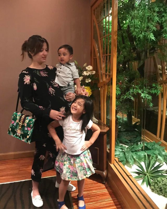Status Menyindir Nia Ramadhani Ini Viral, Kamu Juga Bisa Secantik Nia Kalau Punya Banyak Pembantu
