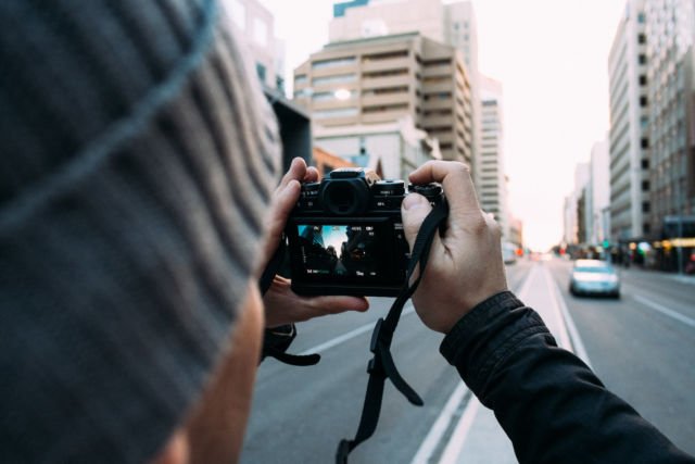 9 Potret Perjuangan Luar Biasa Demi Foto yang Instagrammable. Totalitas Itu Wajib Hukumnya!