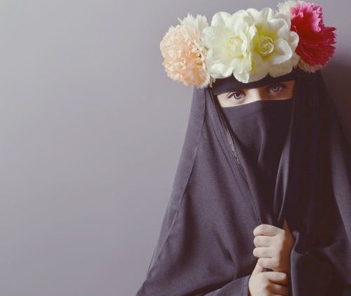 Faktanya, Rajin Shalat Bisa Membuat Aura Kita Sebagai Perempuan Terpancar Sempurna. Percaya?