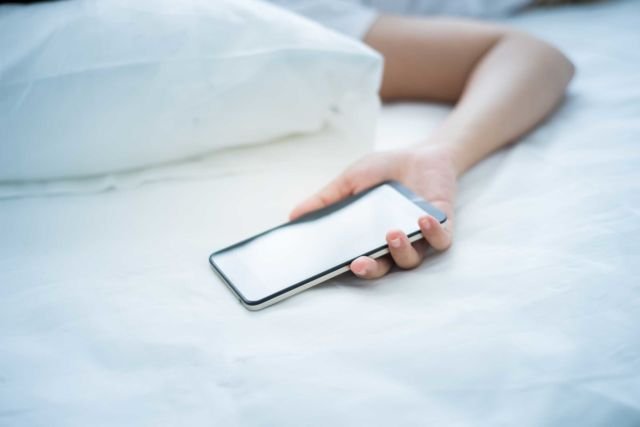 Biar Nggak Kayak Zombie, 8 Trik Ini Bikin Kamu Jadi Gampang Tidur dan Nggak Insomnia Lagi