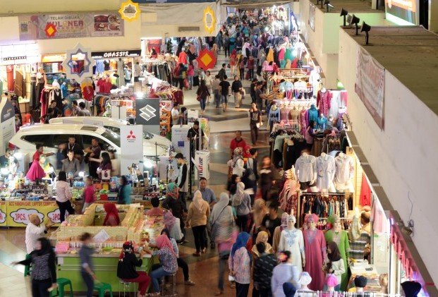 Suasana berburu baju