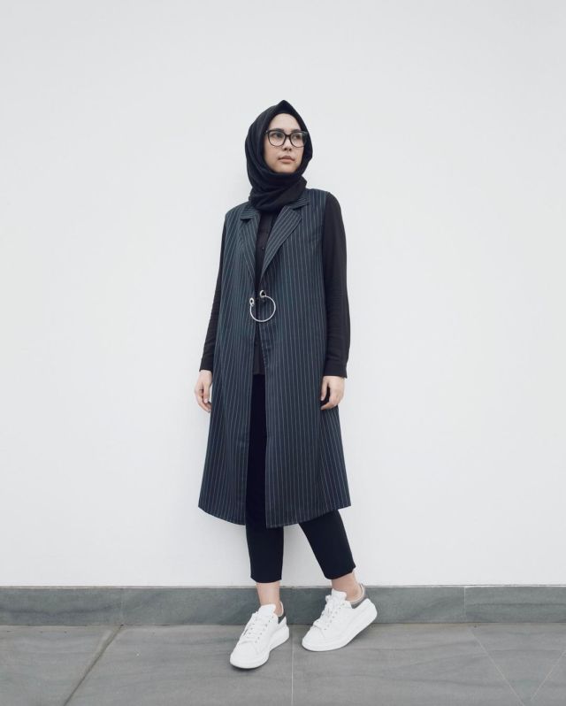 10 Ragam Vest Cantik yang Bikin Penampilanmu Naik Kelas. Sekali-kali Pakai Baju Dua Lapis Lah~