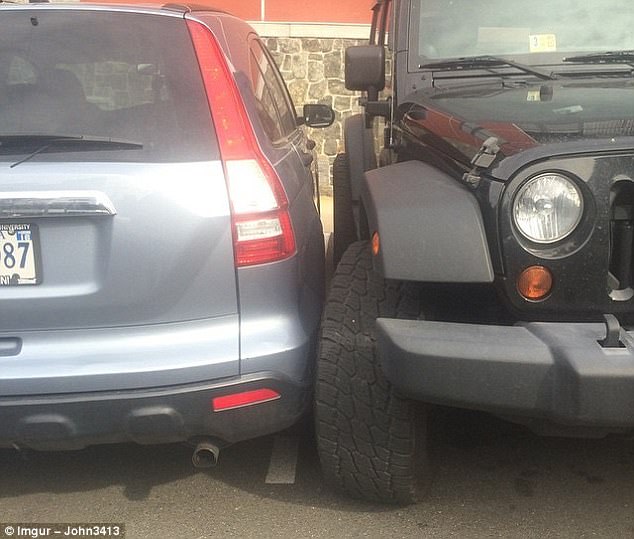 12 Foto Parkir Mobil Sembarangan yang Bikin Kesel. Begini Cara Ngerjain Mereka Biar Kapok!