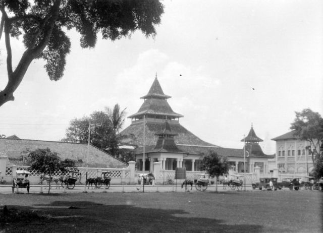 Potret Perbandingan Bandung Tempoe Doeloe dengan Masa Kini. Mana yang Lebih Romantis?
