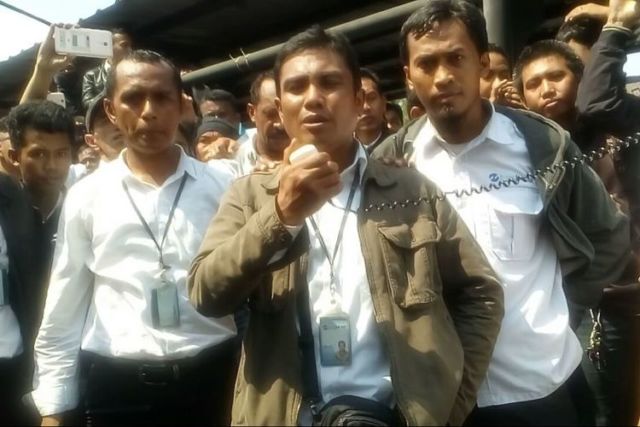 Tuntut Kejelasan Status Karyawan, Puluhan Armada Transjakarta Mogok Kerja. Penumpang pun Telantar