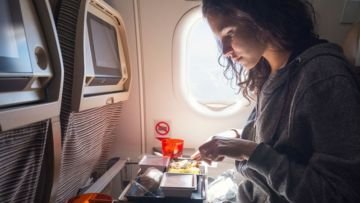 7 Tipe Makanan yang Harusnya Kamu Pilih Kalau di Pesawat. Salah Pilih, Pasti Rasanya Bakal Hambar!