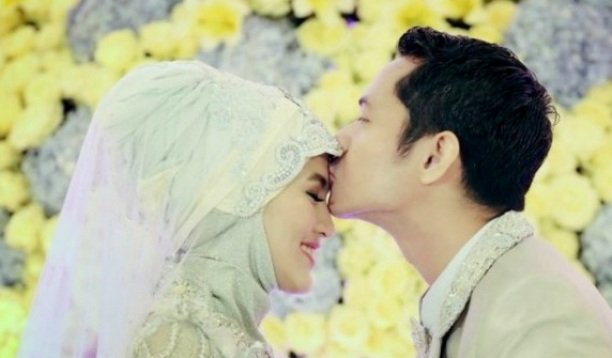 Biaya Menikah Nggak Selamanya Harus Ditanggung Cowok. Relaks, ini Cuma Soal Saling Pengertian Kok