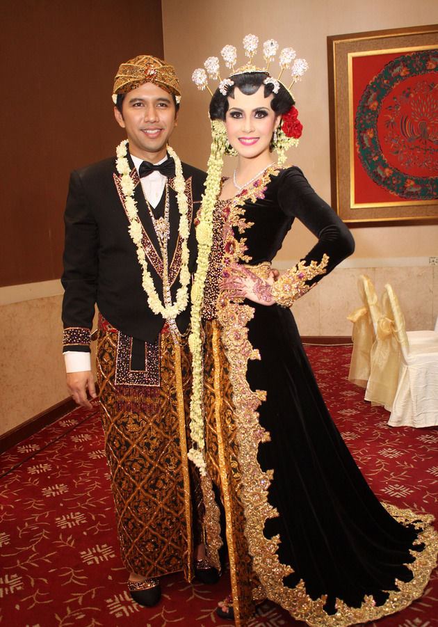 Makna Busana Pengantin Berdasarkan Warnanya. Sudah Cocok Belum dengan Tema Pernikahannya?