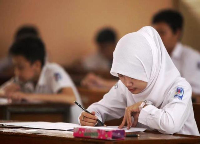Soal Ujian Nasional 2018 Kabarnya Bakal Jadi Esai Semua. Nggak Bisa Lagi Hitung Kancing Doang
