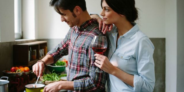 11 Aktivitas Bareng Pasangan yang Bisa Bikin Hubungan Kalian Awet Sampai Pelaminan