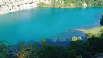 Danau Ini Warnanya Super Biru dan Sangat Cantik. Sebuah Keindahan yang Tak Bisa Kamu Dustakan!