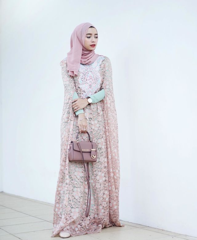 Inspirasi Gaun Muslimah Elegan untuk Kondangan A la Selebgram. Minim Glamor Tapi Menawan!