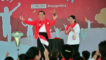 Pak Jokowi Lakukan Pertunjukan Sulap di Acara Hari Anak Nasional. Presiden Satu ini Memang Beda!
