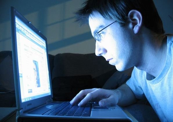 Awas Bahaya Berlama-lama di Depan Layar Monitor!!!