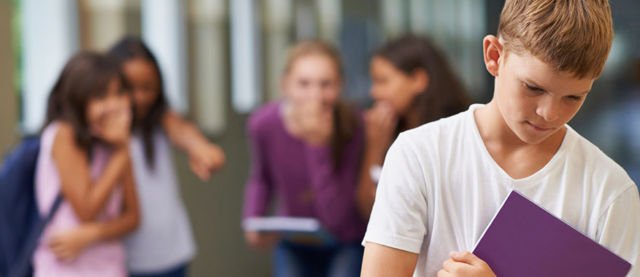 Bukan Cuma Kultur Bullying Aja yang Meresahkan, Pemahaman Masyarakat Kita Soal Autisme Itu Nol Besar
