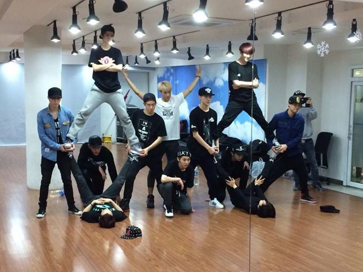 Tak Melulu Baik-baik Saja, Lika-Liku Ini yang Harus Dihadapi Boyband dan Girlband Korea 11 Tak Melulu Baik-baik Saja, Lika-Liku Ini yang Harus Dihadapi Boyband dan Girlband Korea