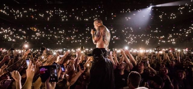 Kehidupan dan Karier Chester Bennington dari Awal Hingga Akhir Hayatnya. Asli Bikin Patah Hati!